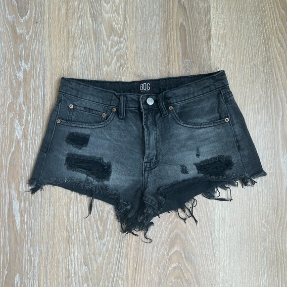 Urban Outfitters/BDG Mid-Rise Distressed Black Denim Shorts - Picture 1 of 4